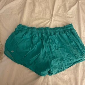 Lululemon Hotty Hot low- rise lined short 2.5